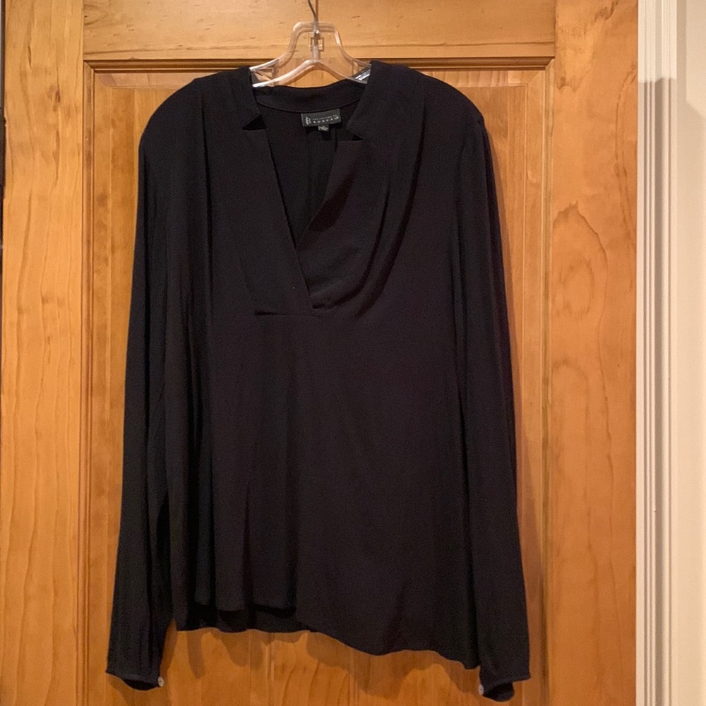 Bobeau v-neck top